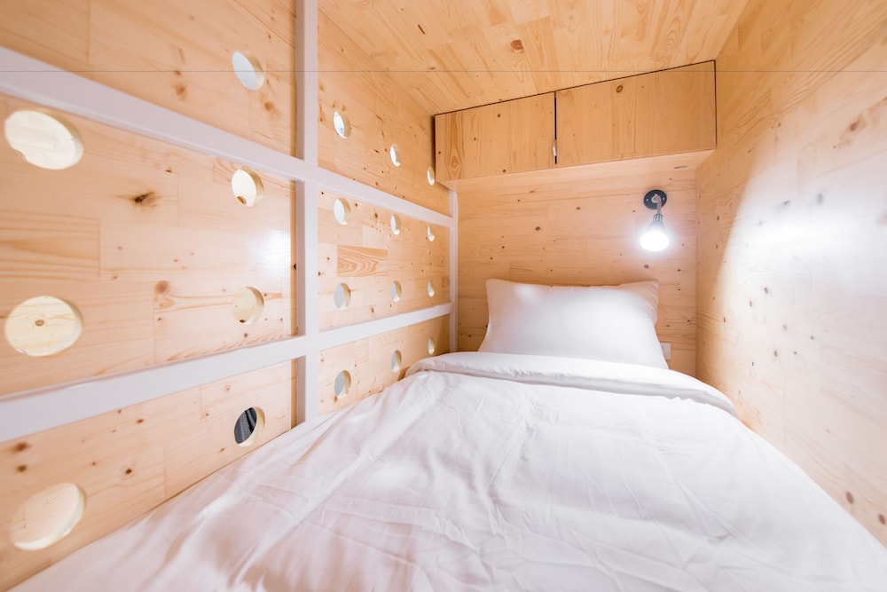 Mixed Dormitory with Shared Bathroom photo 2