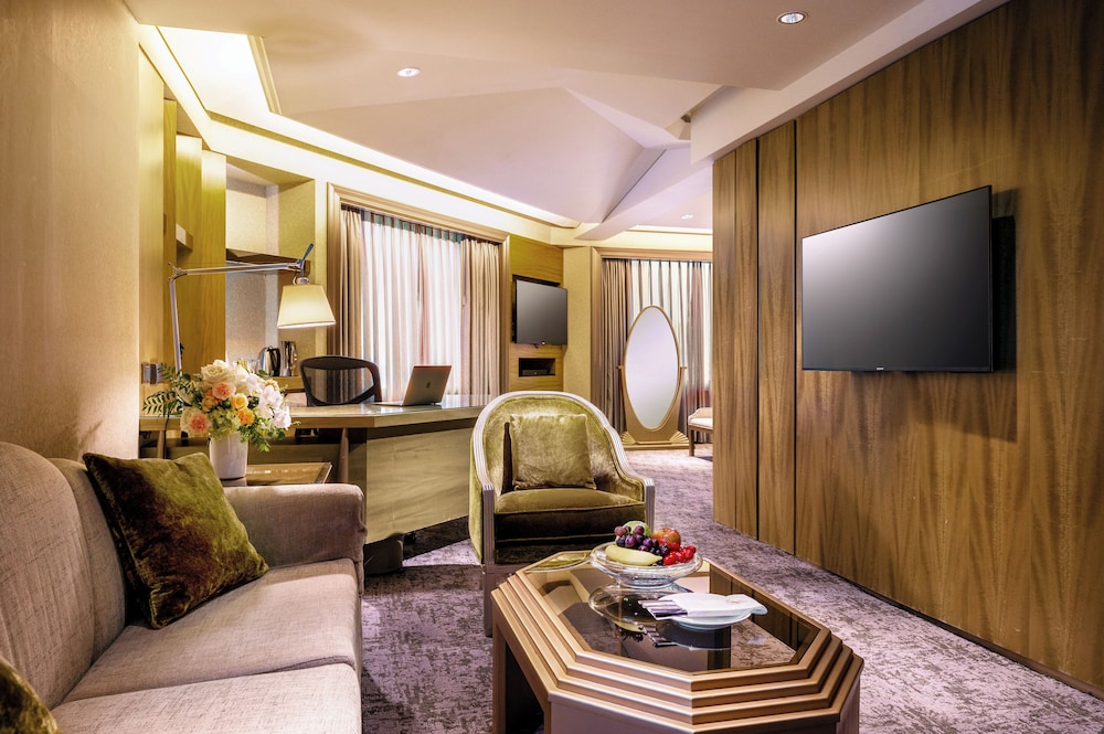 Corner Suite with Extra Bed