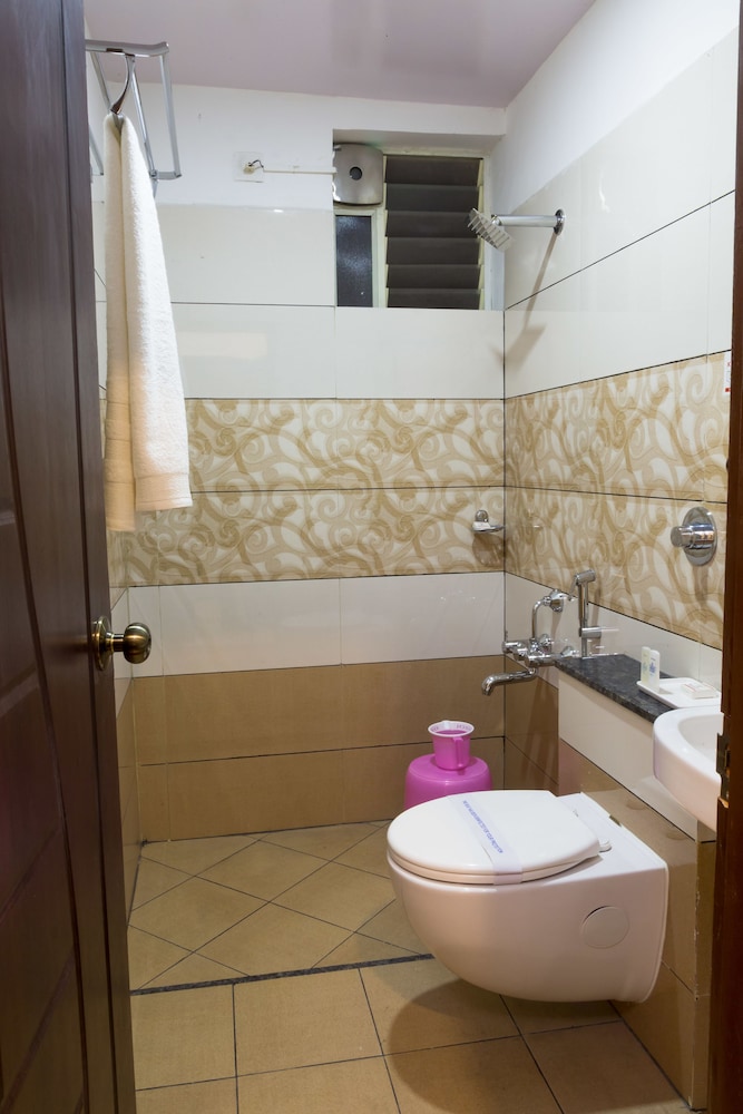 Standard Room, 1 Queen Bed, Accessible photo 3