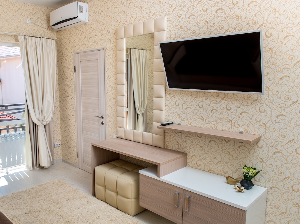 Luxury Apartment, 1 King Bed, Non Smoking (Yuzhnih Kultur st., bldg.10a, apt.26) photo 1
