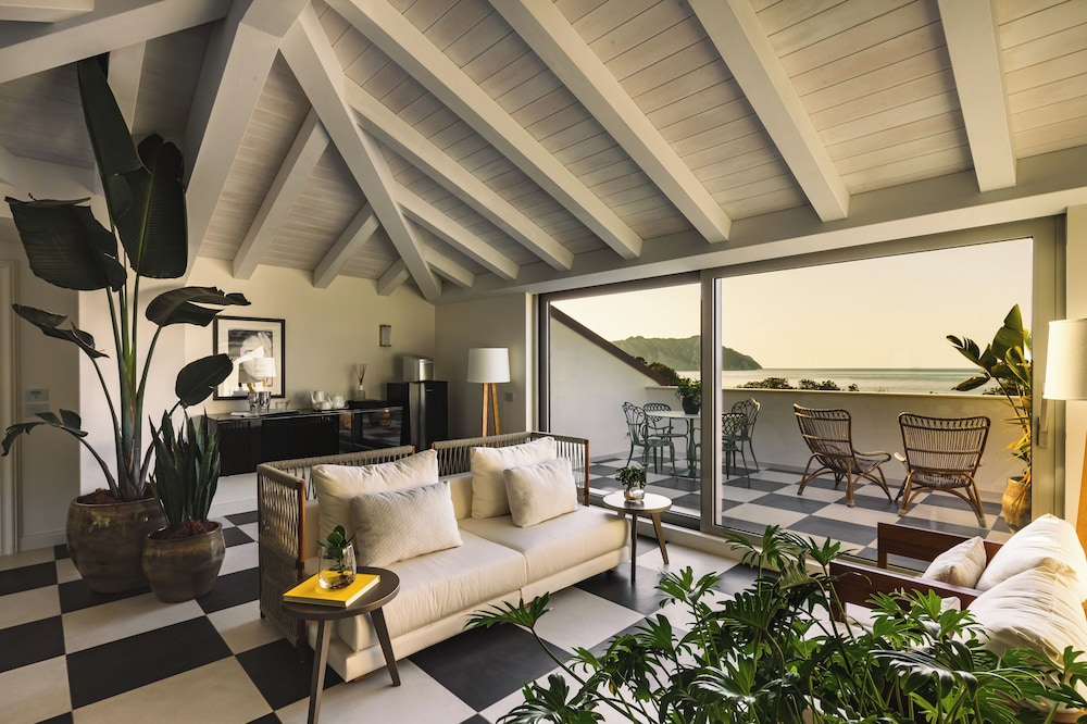 Royal Bay Suite photo 1