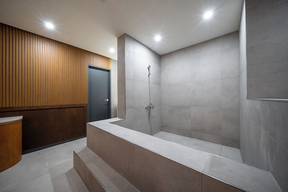 Premium Room - Photo 21