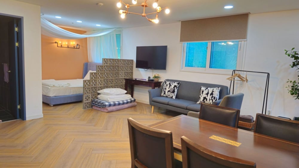 Double Room (Randomly Assigned) photo 3