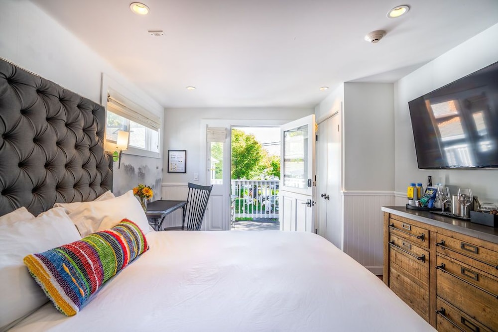 Superior Room, 1 King Bed, Fireplace