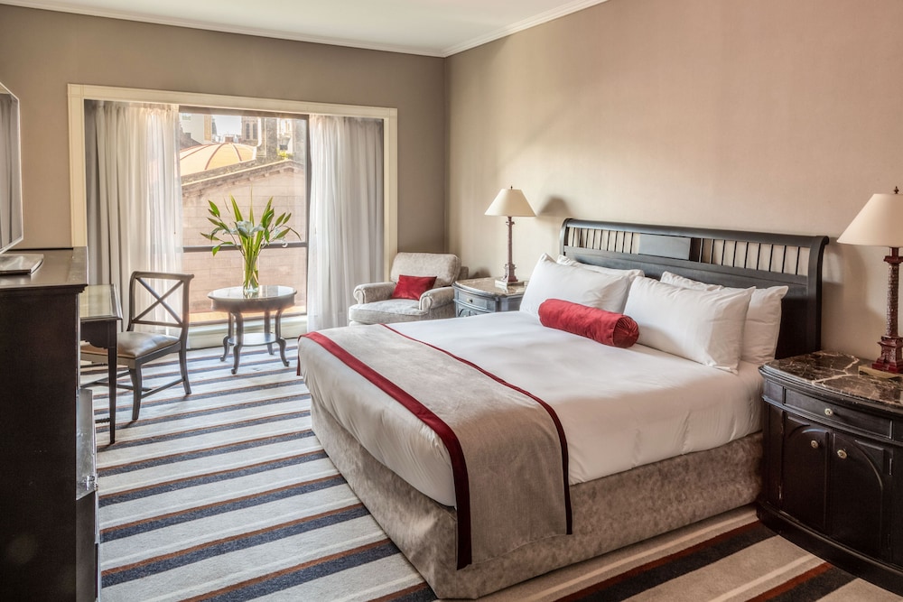 Classic Room, 1 King Bed, City View