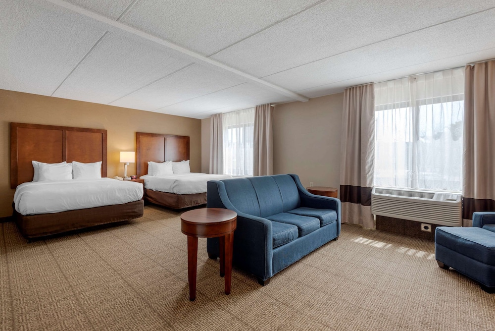 Suite, Multiple Beds, Accessible, Non Smoking (Upgrade) - Photo 6
