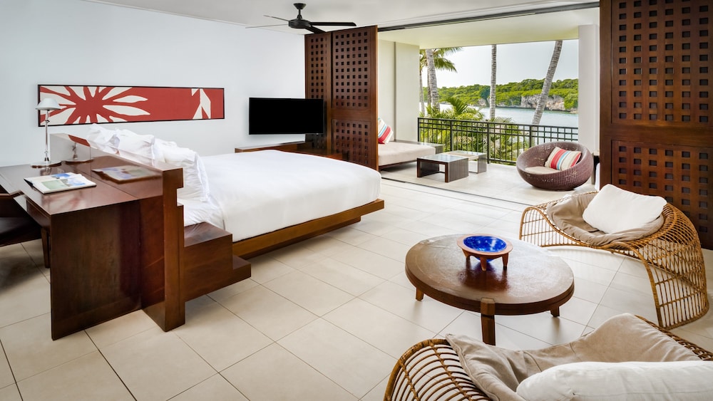 Room, 1 King Bed, Balcony, Lagoon View photo 1