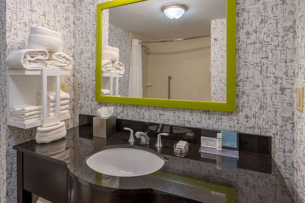 Room, 1 King Bed, Accessible (Mobility & Hearing, Roll-In Shower) - Photo 7
