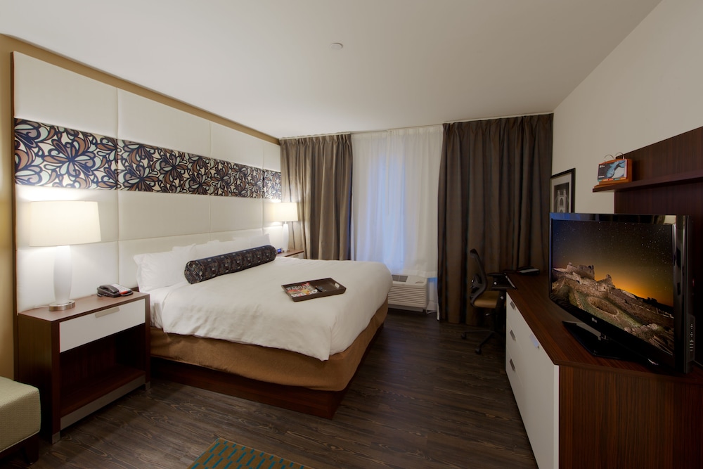 Suite, 1 Bedroom (with Living Area) - Photo 8