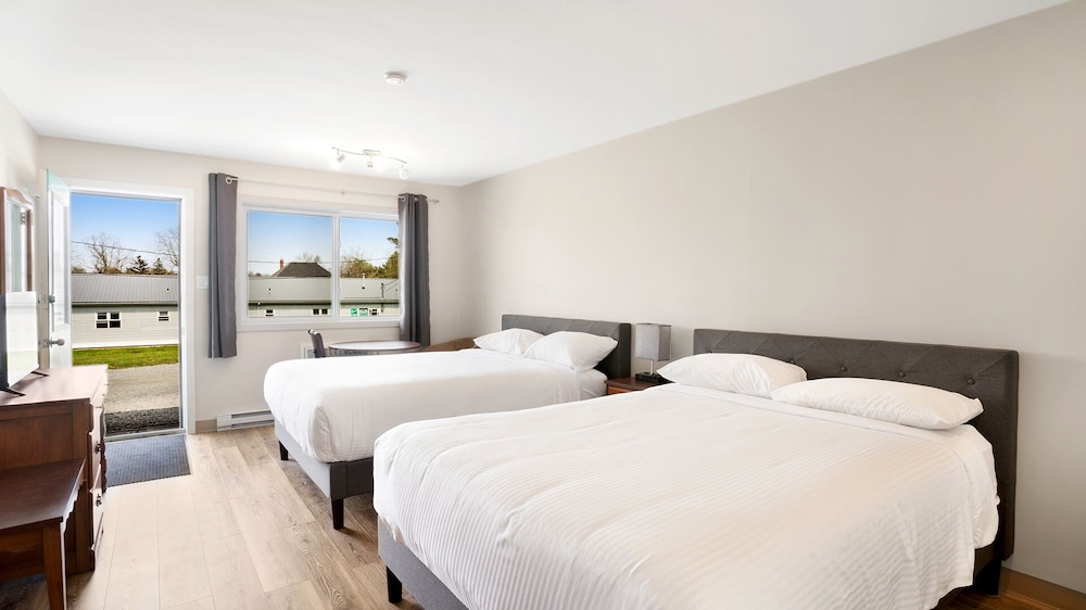 Standard Room, 2 Queen Beds photo 1