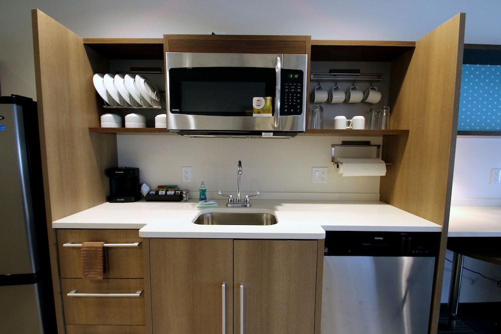 Suite, 1 King Bed, Accessible, Non Smoking (Hearing) - Photo 5