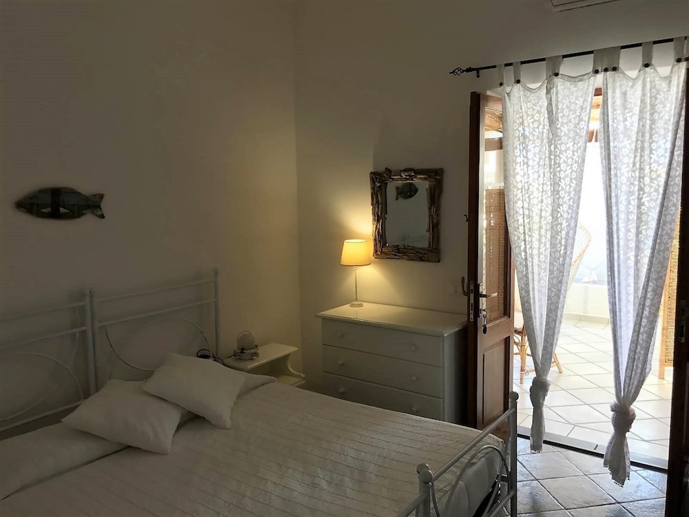 Superior Triple Room, Kitchenette, Partial Sea View photo 3