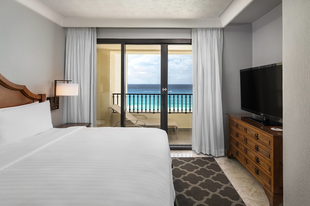 Room, 1 King Bed with Sofa bed (Oceanfront, View) - Photo 1