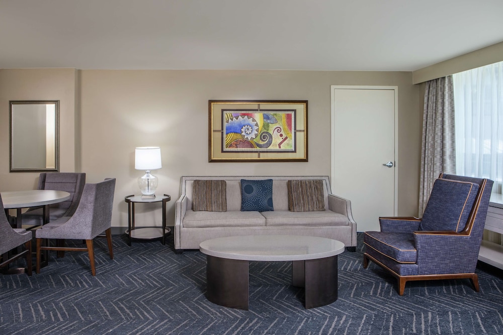 Suite, 1 King Bed, Kitchen (Roll-In Shower) - Photo 7
