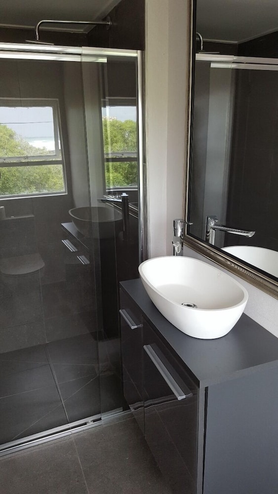 Suite, 1 Bedroom, Private Bathroom, Ocean View photo 2