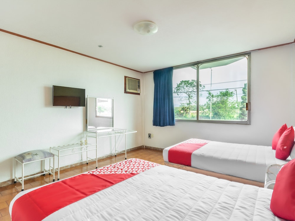 Standard Room, 2 Double Beds photo 2