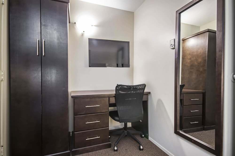 Efficiency, Suite, 2 Queen Beds, Non Smoking, Kitchen - Photo 2
