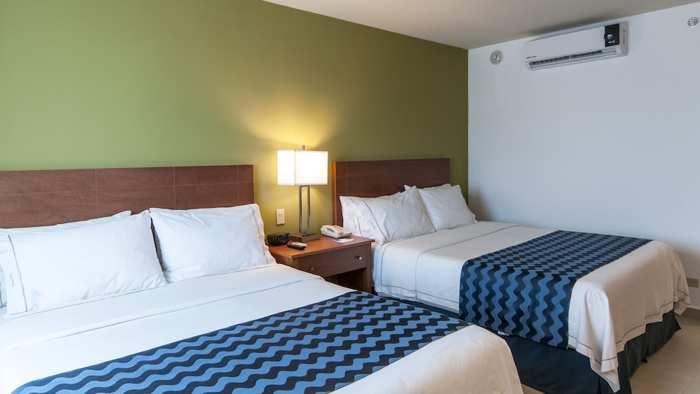 Standard Room, 2 Queen Beds thumbnail 6
