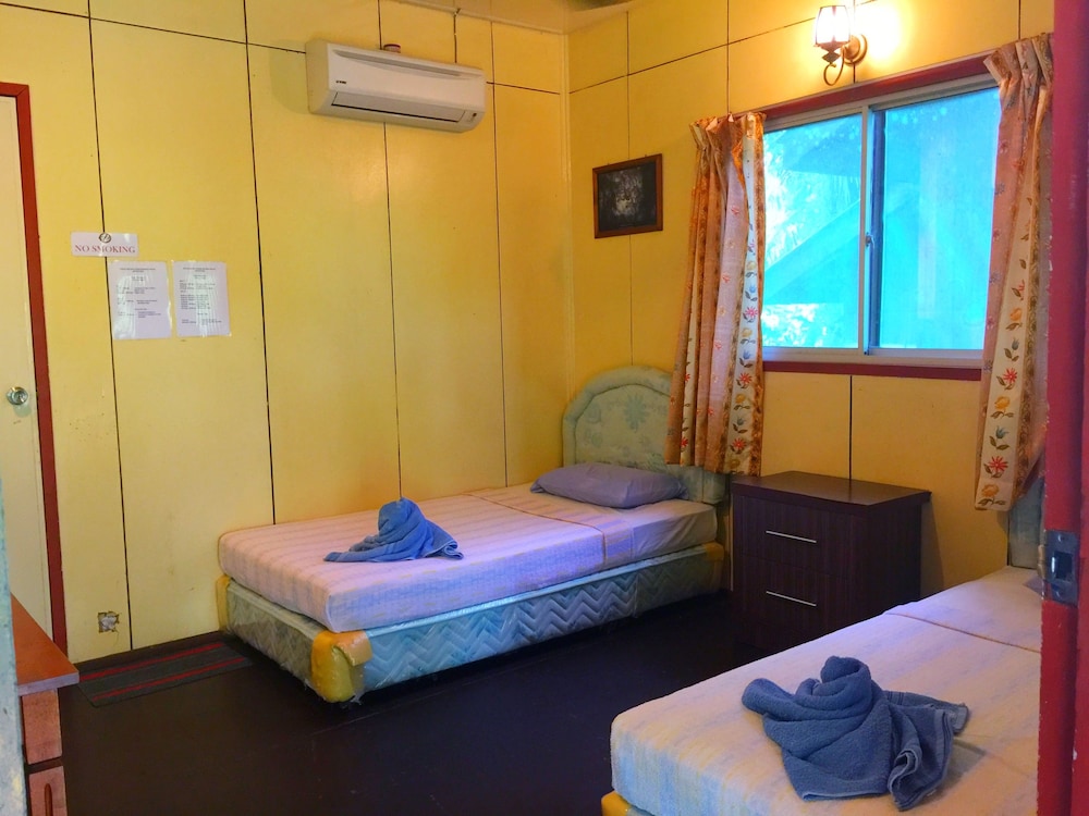 Standard Twin Room, 2 Twin Beds, Private Bathroom photo 3