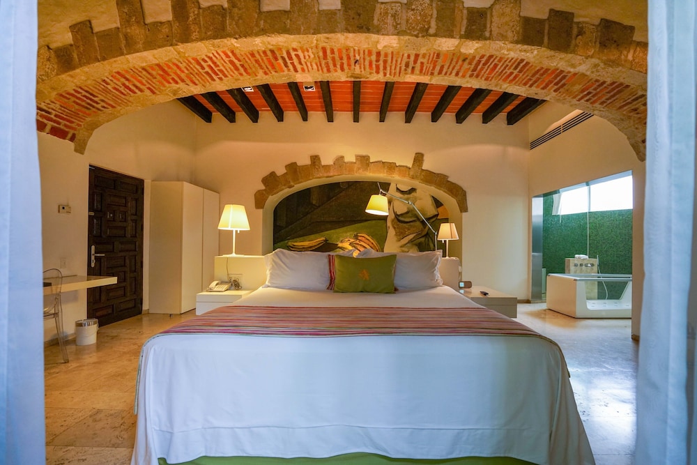 Master suite with bathtub and terrace - Photo 9