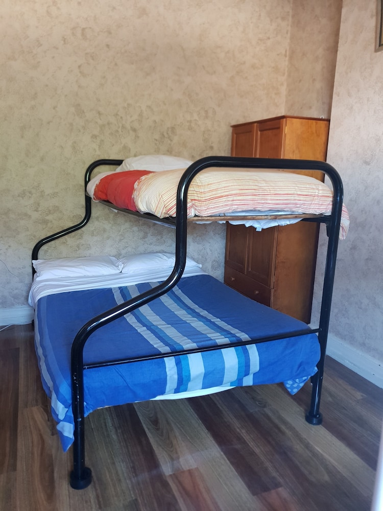 Basic Double or Twin Room, 1 Bedroom photo 2