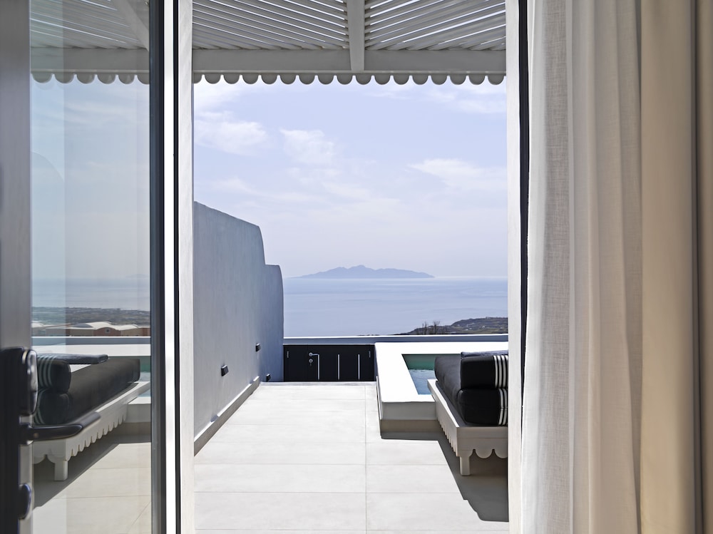Lagoon Suite with Sea View and Sharing Pool - Photo 3