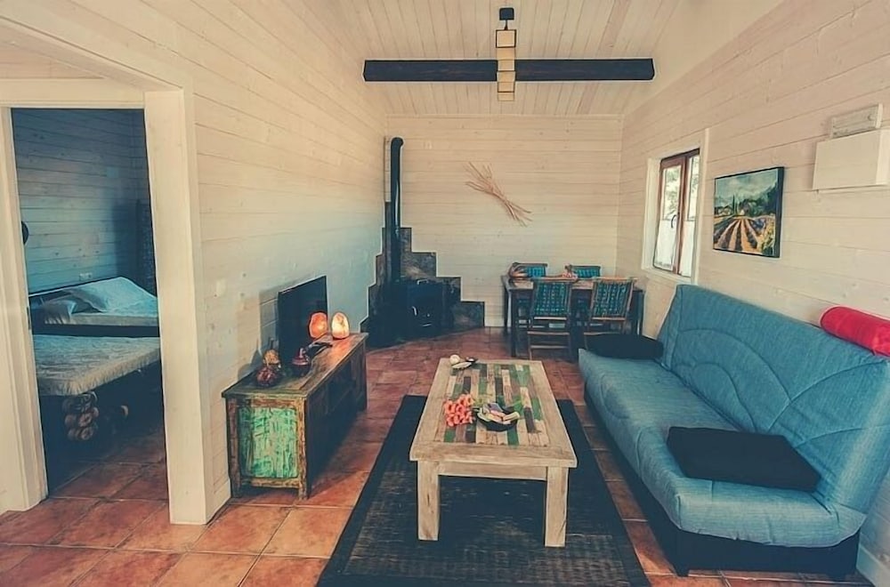House (Violet) photo 3