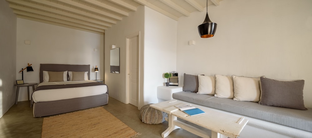 Honeymoon Suite, Sea View