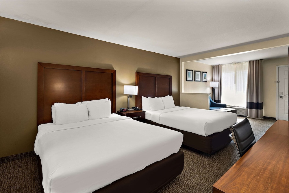 Deluxe Room, 2 Queen Beds, Non Smoking - Photo 2