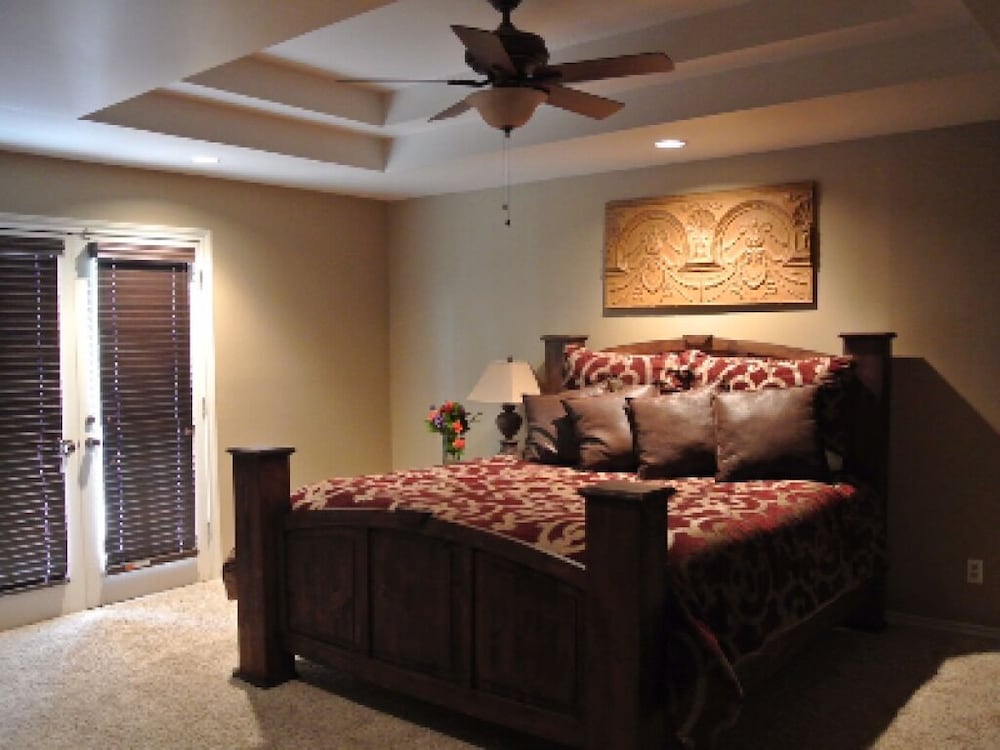 Luxury Double Room, Ensuite (The Mustang) photo 2