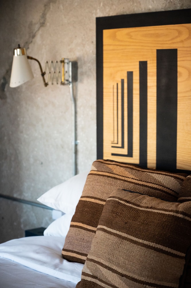 Suite - Photo 14