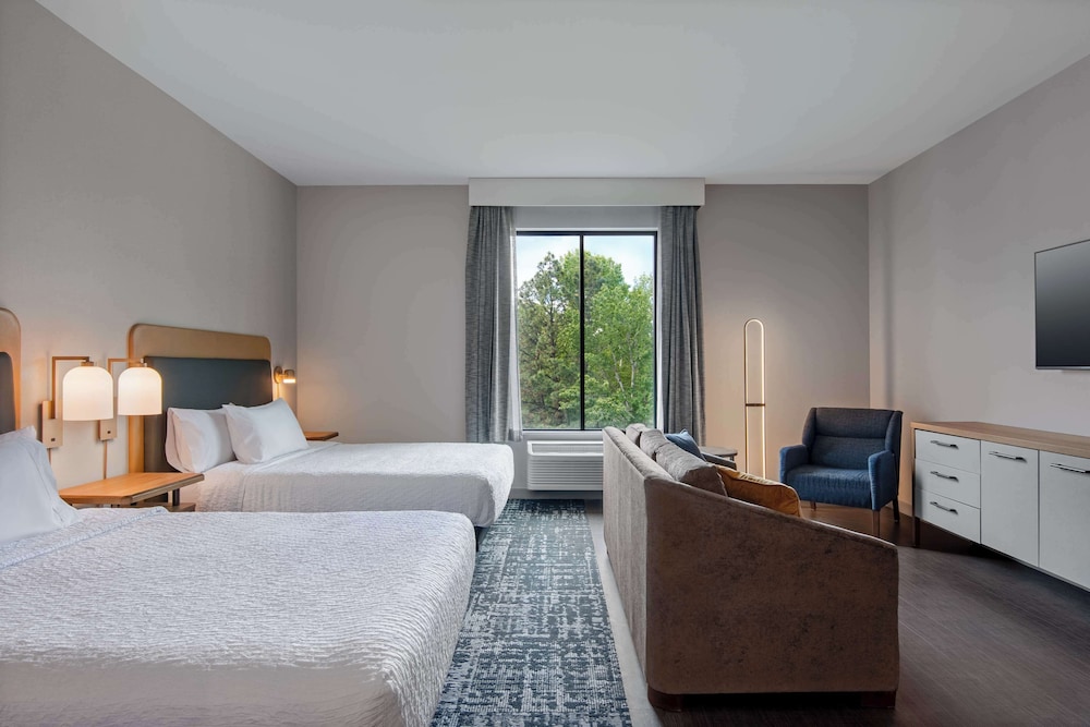 Studio, 2 Queen Beds, Accessible, Bathtub (Mobility) - Photo 1