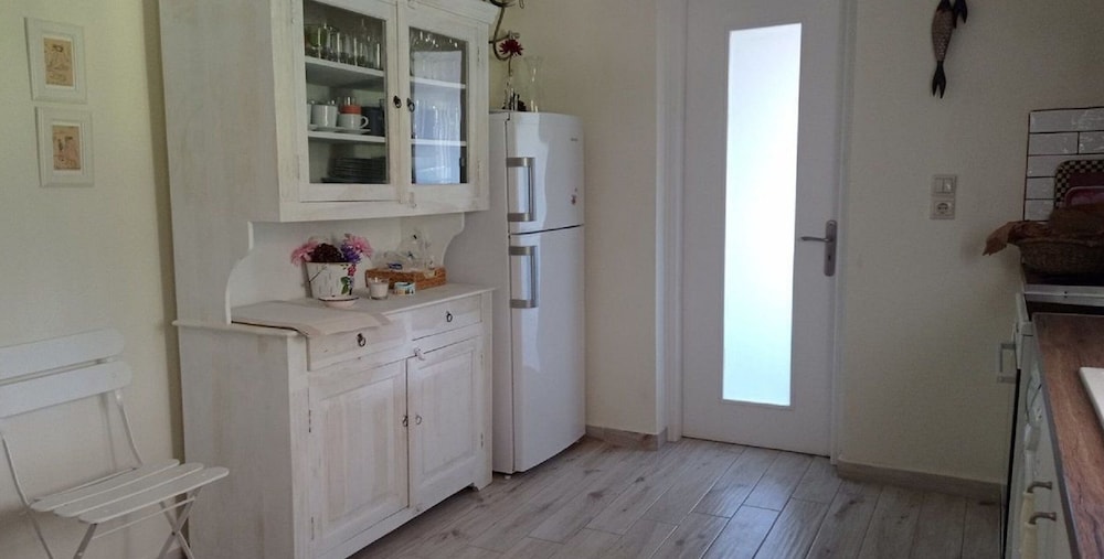 Basic Villa photo 3