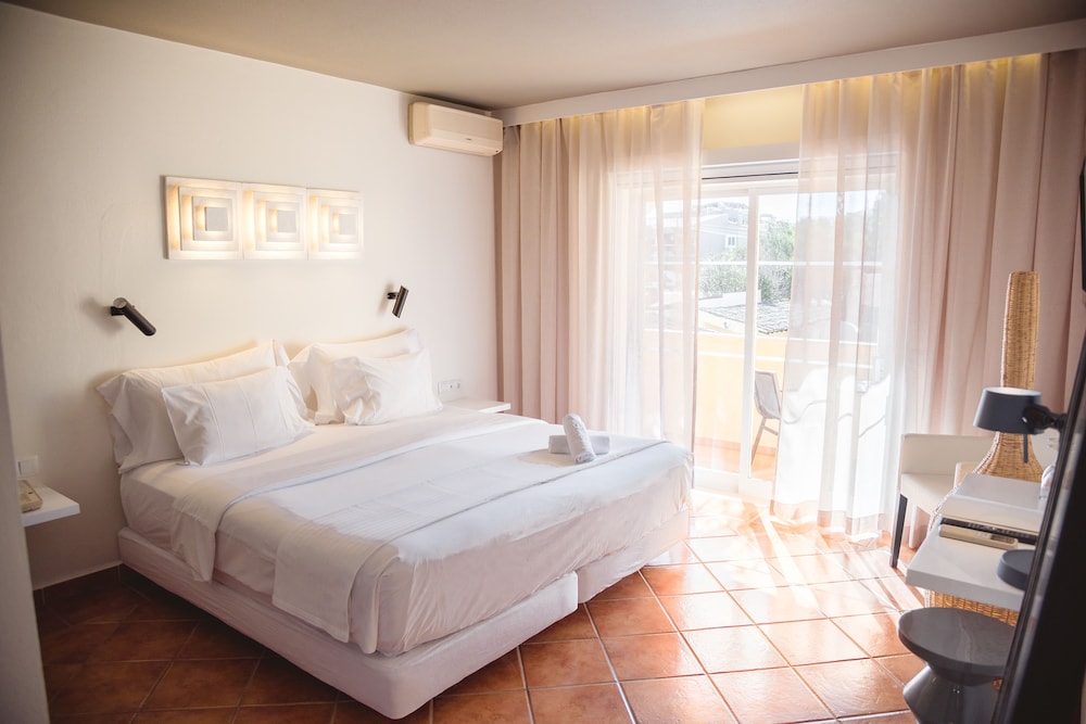 Double or Twin Room - Photo 8