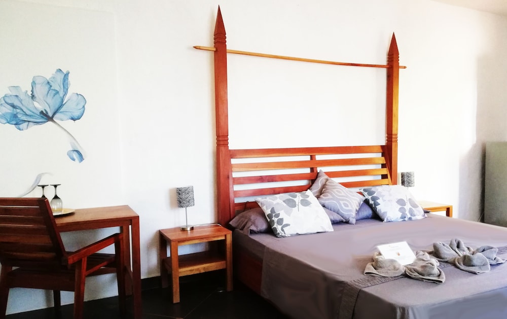 Classic Double Room, 1 King Bed, Non Smoking (Ixora) photo 2