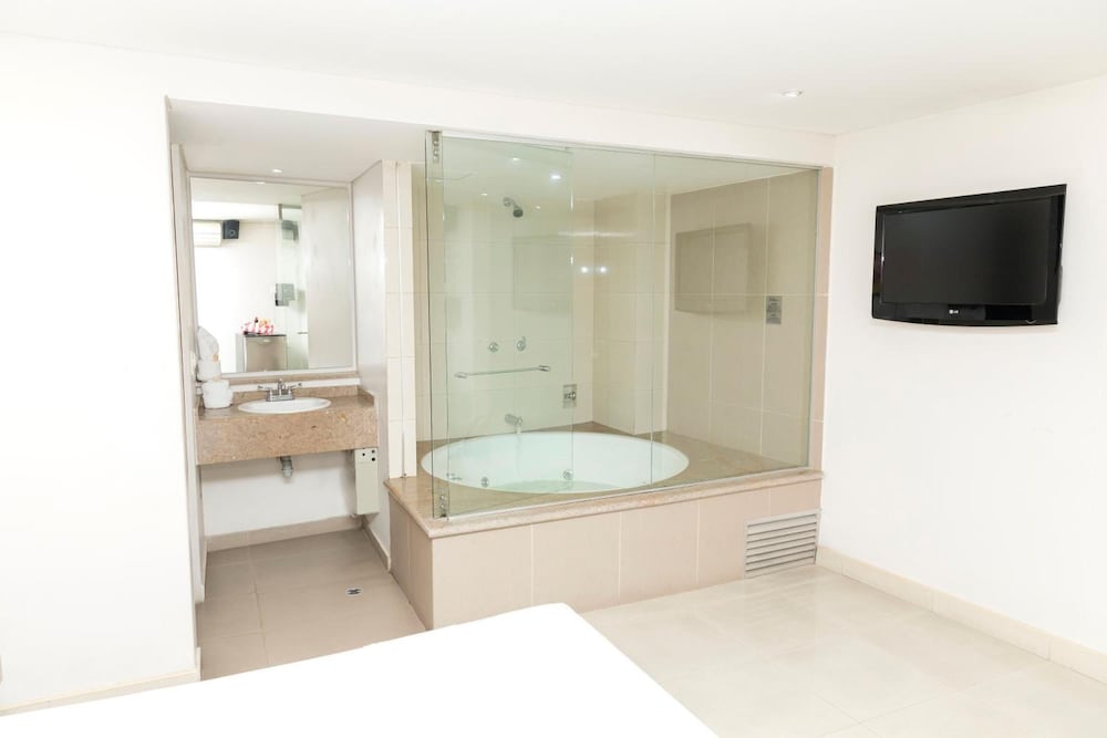 Deluxe Quadruple Room, Multiple Beds, Hot Tub (Air conditioner) photo 2