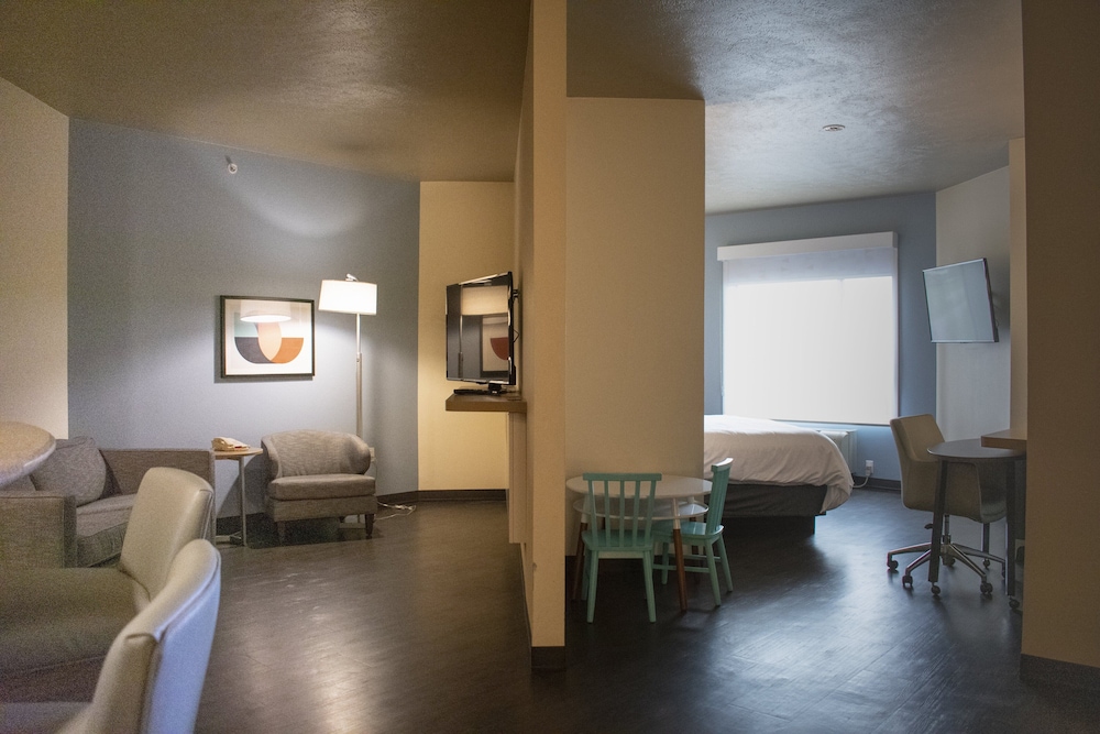 Suite, Multiple Beds - Photo 6