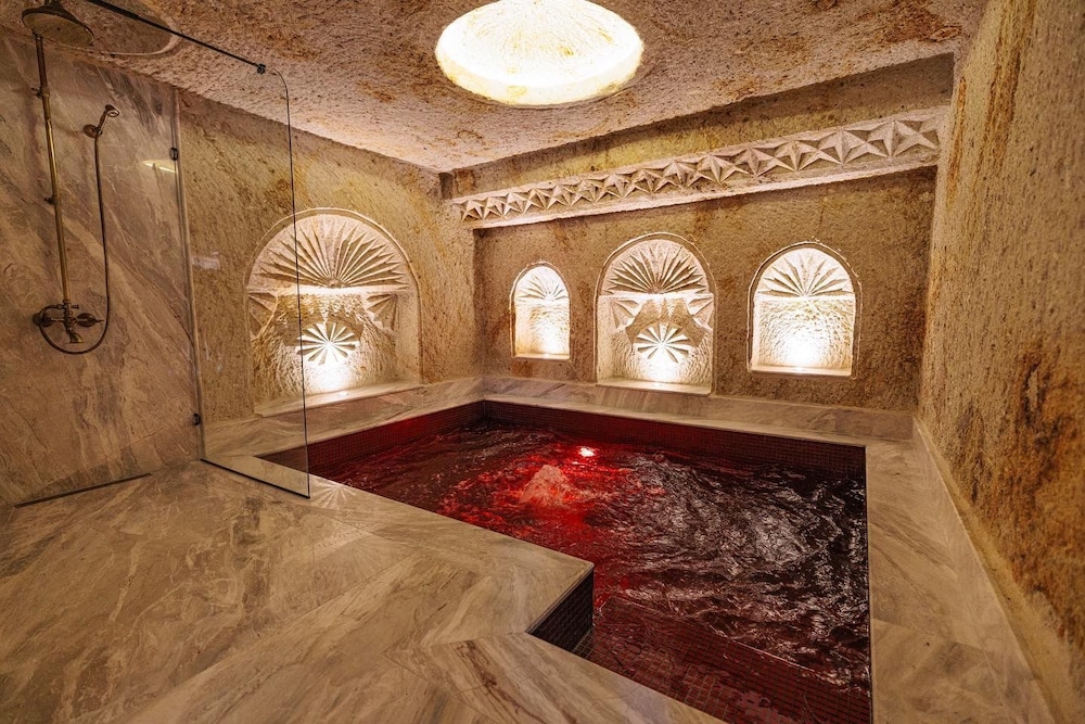 King Cave Room