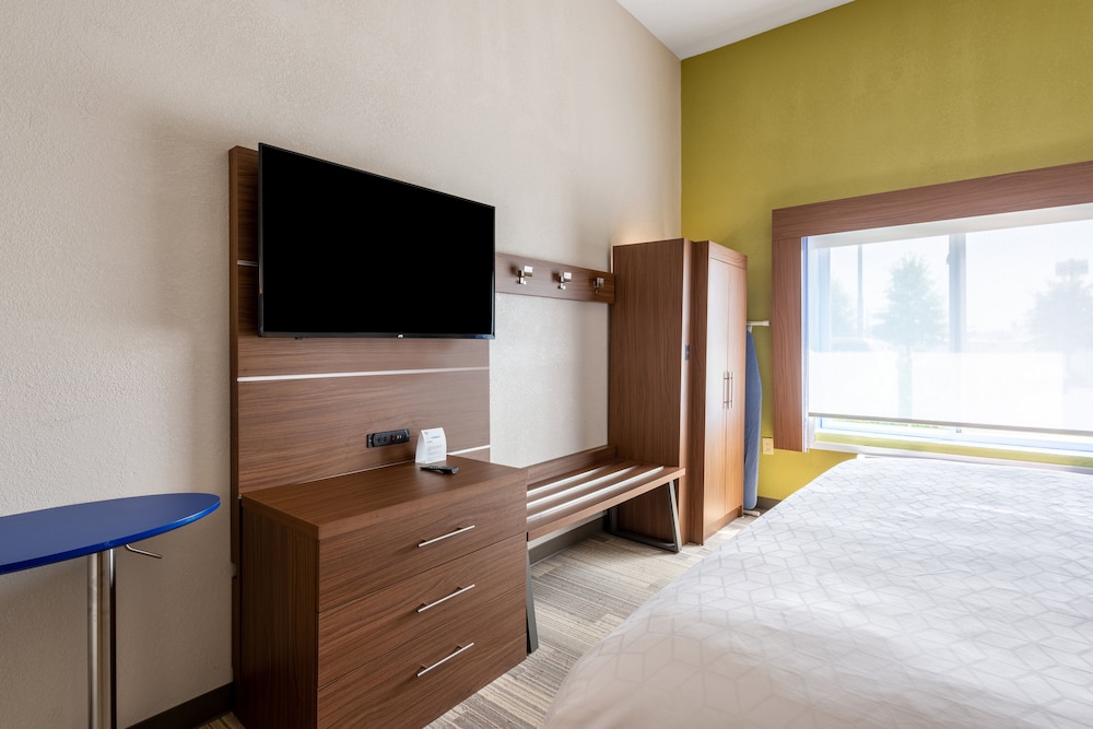Suite, 1 King Bed - Photo 4