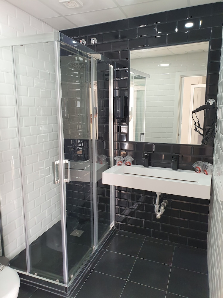 Comfort Double Room, Terrace with Free Airport Shuttle - Photo 20