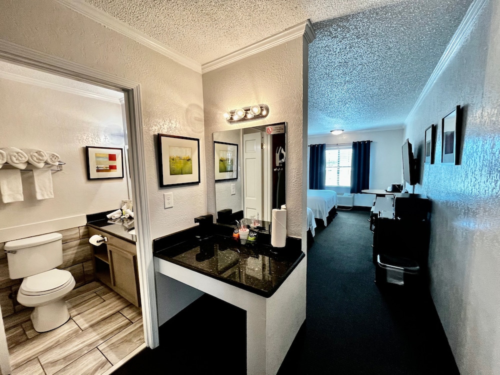 Deluxe Room, 2 Queen Beds (Interior) - Photo 10