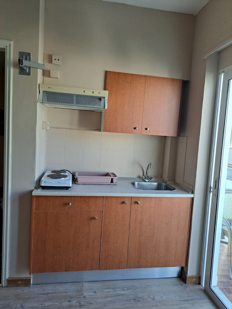 Basic Apartment photo 2