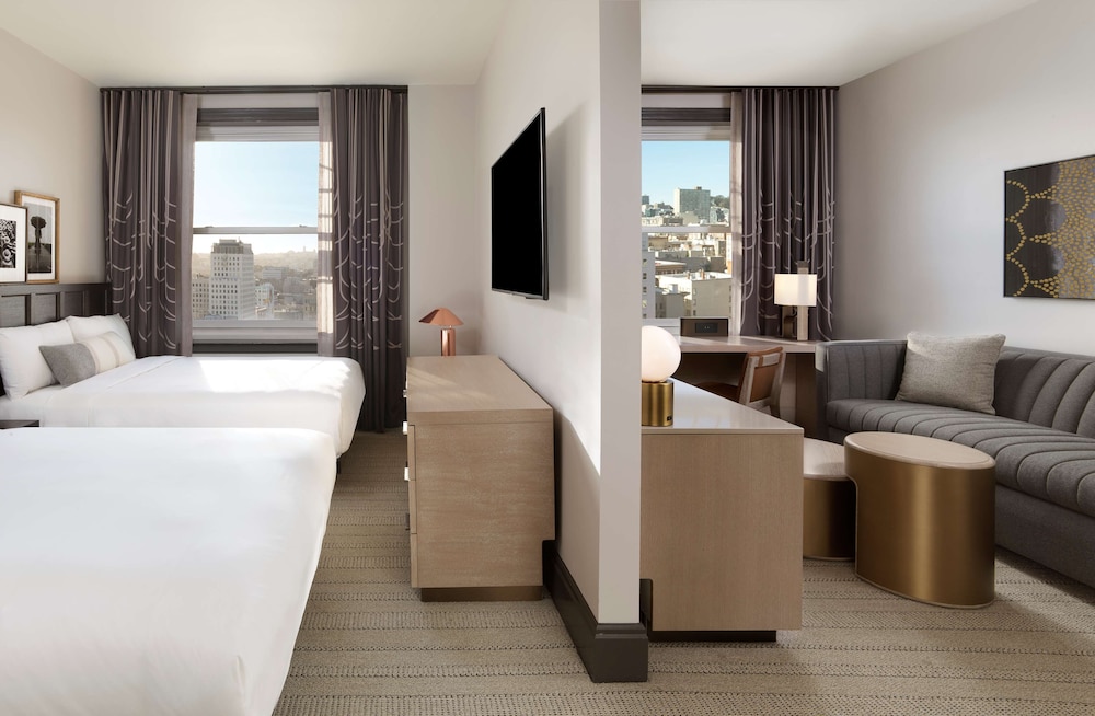 Junior Suite, 2 Queen Beds - Photo 10