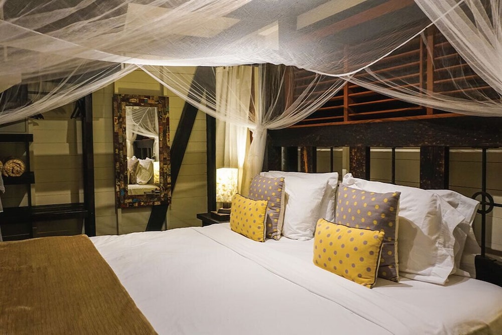 Luxury Suite, 1 King Bed, Ocean View, Beachfront photo 1