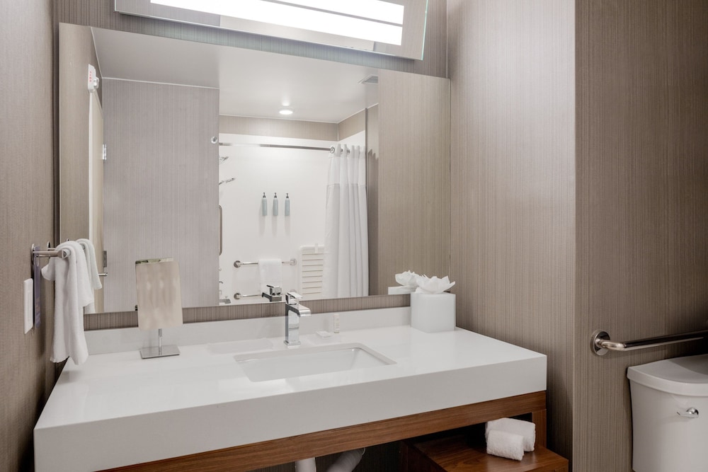 Room, 2 Queen Beds (Hearing Accessible) - Photo 7
