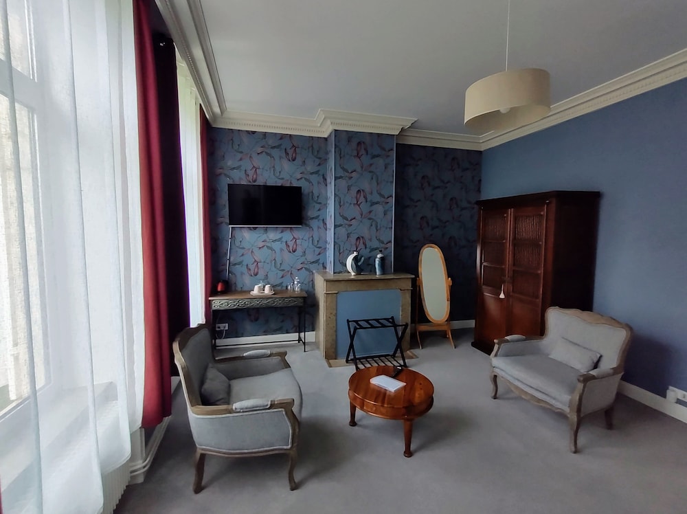 Deluxe Double Room, 1 King Bed, Private Bathroom, Garden View photo 3