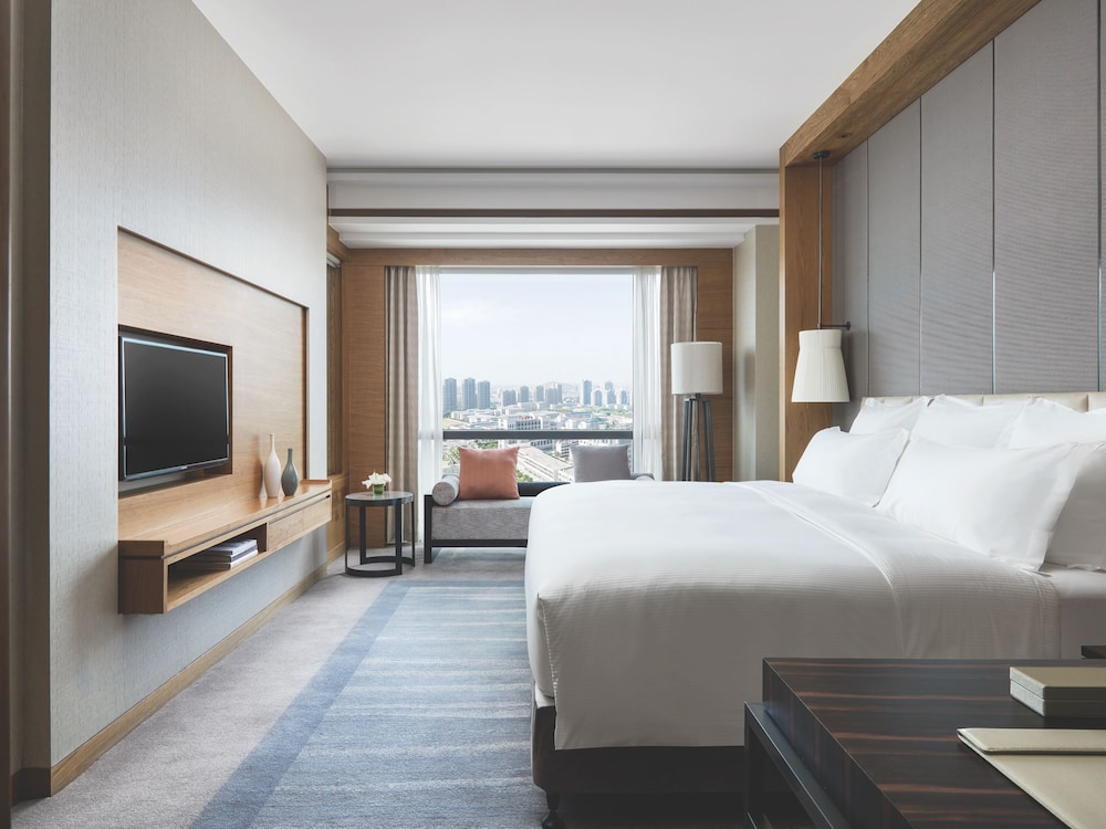 Superior Room, 1 King Bed, City View photo 2