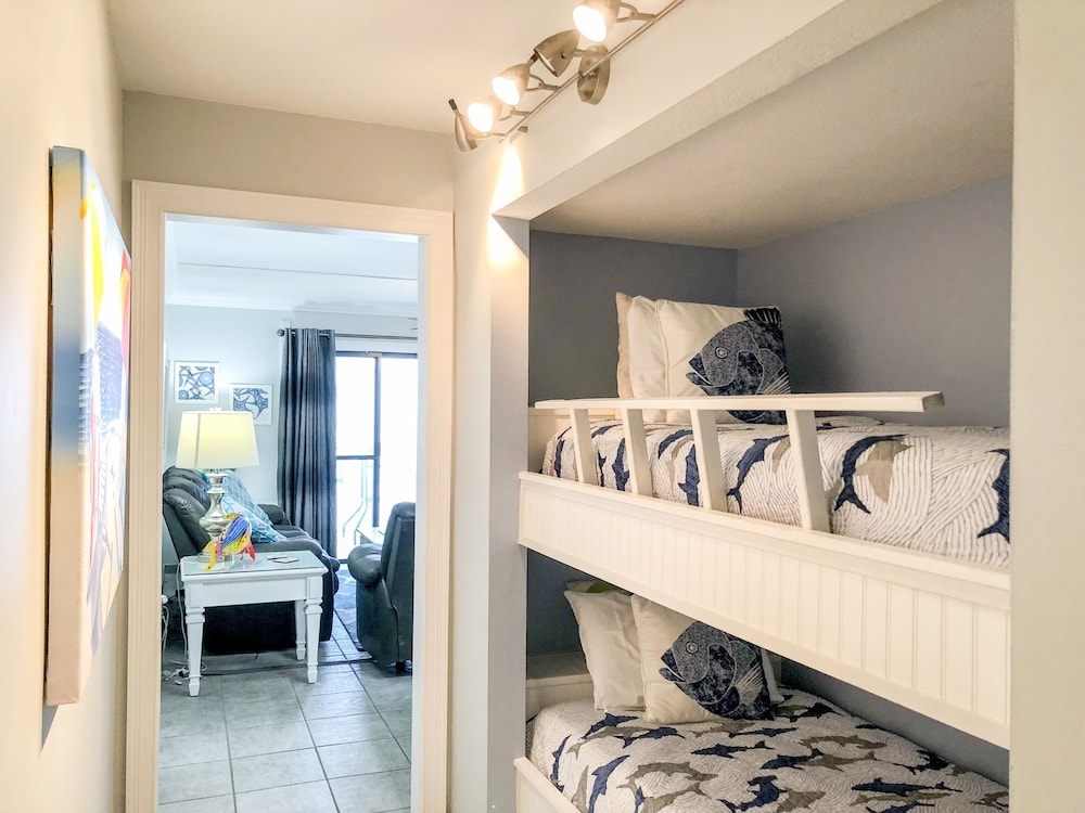 Luxury Condo, 1 Bedroom (1.5 Bathrooms - Washer/Dryer)