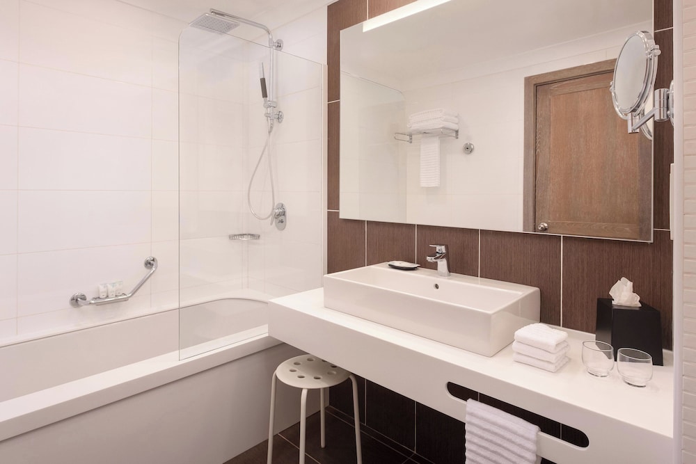 Junior Suite, 1 King Bed with Sofa bed, Sea View, photo 6