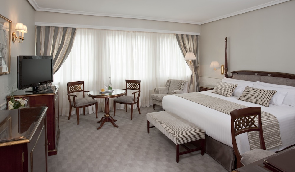 The Level, Premium Room - Photo 13